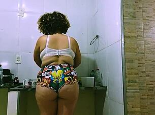 BBW Lopes shows her big ass gape in the wake of stint as an amateur