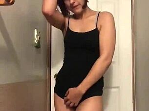 Tight spandex flaunts young brunette minx’s bum