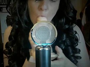 A chance to fulfill full cock worship and realistic orgasm with the hypnotic sound and toys