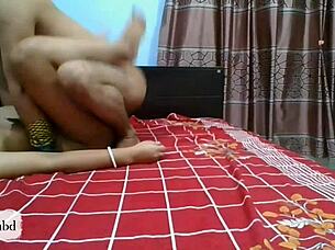 An electrician fucks the ass of amateur Indian housewife in steamy video