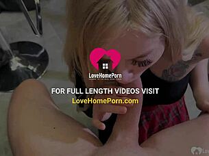 Muscular hunk gets deepthroat from gf 😘