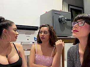 Group oral session with a cum thirsty brunette