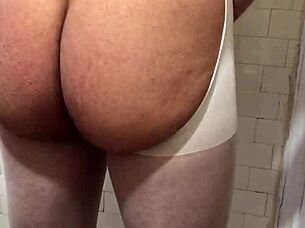 Seductive solo by hot Latina girl shows off big ass!