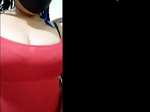 Amateur twerks and big booty: a homemade porn video for his birthday gift