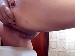 A young girlfriend's solo session with a bottle on camera