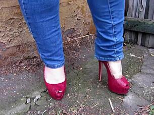 Feeling The Rush Of Pissing Outdoors In Jeans, Fat Milf Shares Her Fetish Experience