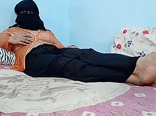Punjabi girlfriend is seen masturbating during a xxx video call on the WhatsApp with some Hindi lewd talk