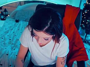 New teen Amateur asks to play with you