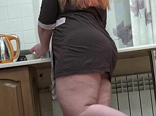 Anal play with vegetables and doggy style is mature BBW’s thing