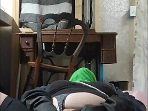 BBW marabouts herself to squirt on her gloves