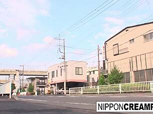 Passionate intercourse in a vehicle by a Japanese beauty