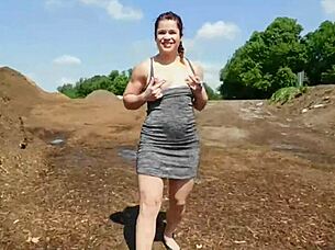 The park gets the fat housewife’s ass plugged