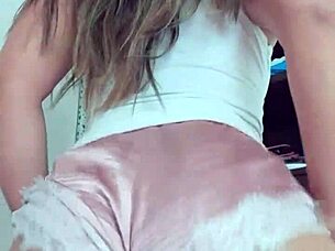 Big ass camgirl sends pretty and silly send video