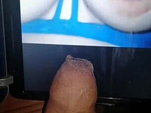 A nice natural solo solo cumshot of Arieli Paola’s tits