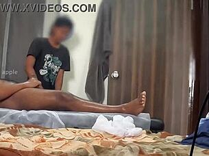 Steamy gay encounter satisfied by rubdowns