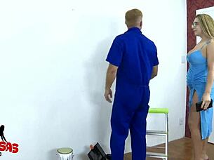 Mature slut craves sweaty bricklayer's huge cock