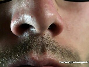 Scent of hot girls' vulvas: An erotic experience