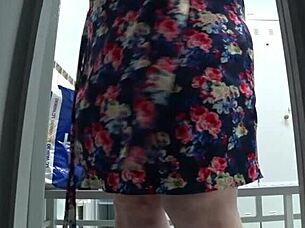 OMG, spying on a mature milf’s juicy ass at the pool locker room! 😍